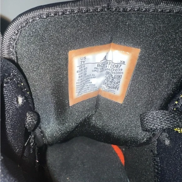 Air Jordan 1 Mid SE 'Amarillo'